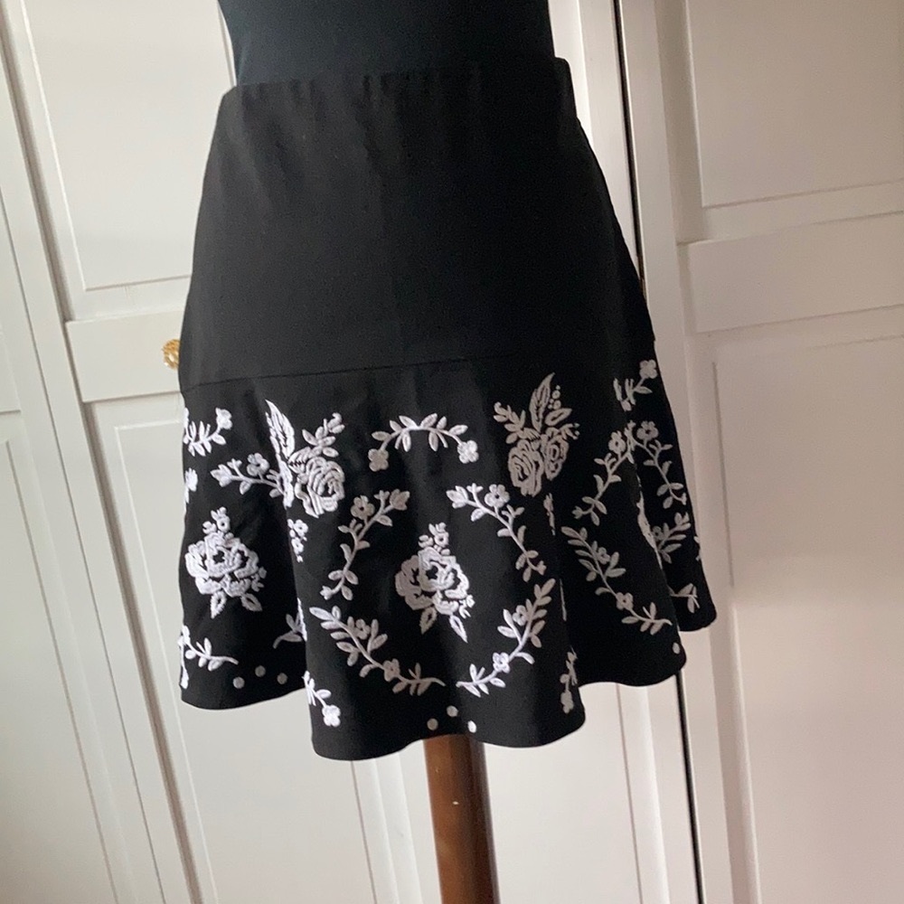 H&M Black Embroidered A-Line Skirt Medium